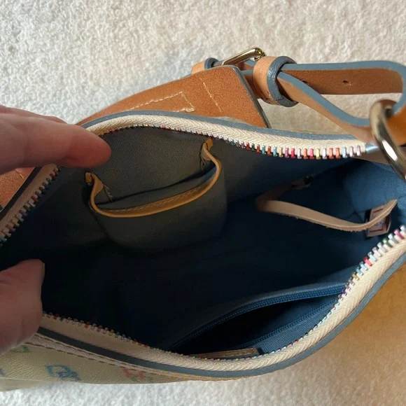 Dooney & Bourke 1975 vintage handbag. Logo, pale yellow. Excellent condition - Picture 8 of 12